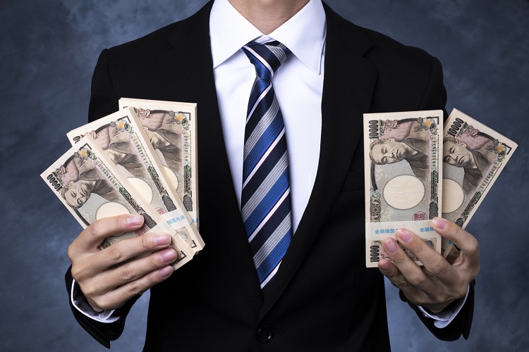 過払い金請求の弁護士費用はいくら？　相場から安く依頼するコツも解説