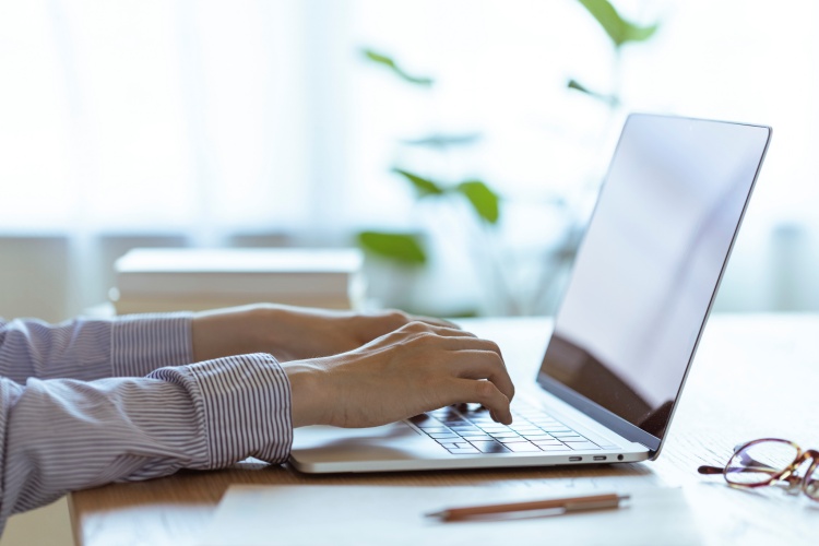 債務整理のネット完結は可能？　メリットや注意点、専門家の選び方