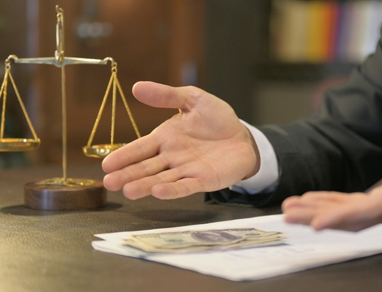 闇金の弁護士費用はいくら？　相場5万円程度から！　お金がなくても相談する方法