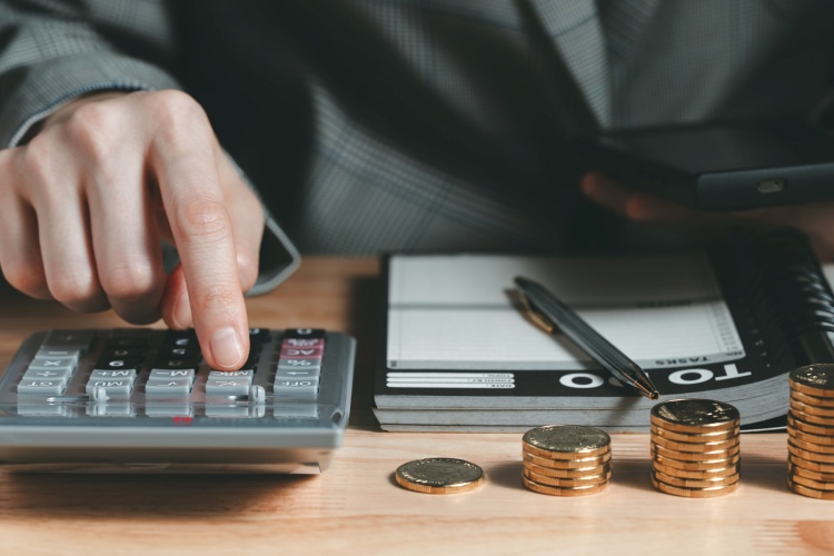 借金は死んだらチャラになる？故人の借金への対処法を弁護士が解説